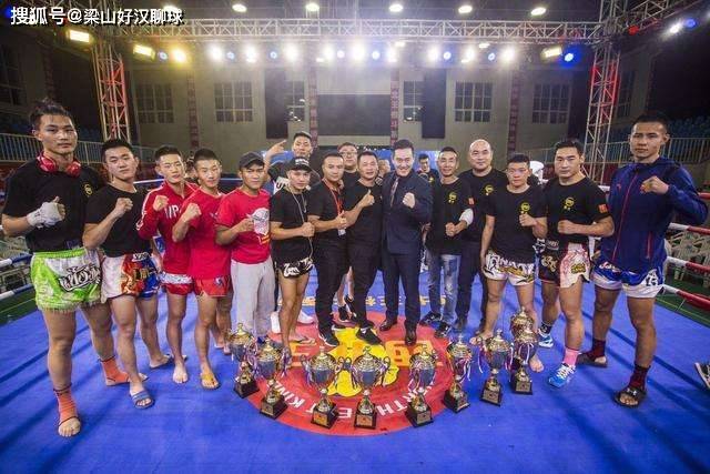  多特蒙德中场大脑世界波破门技惊四座观众  